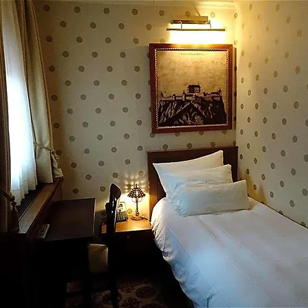 Mitra, Story Szálloda